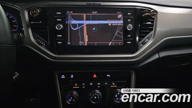 Volkswagen T-Roc 2021 — фото 13