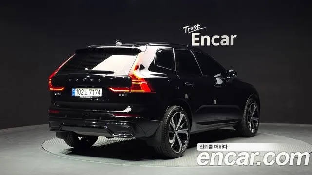 Volvo XC60 2022 — фото 2