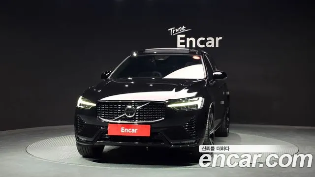 Volvo XC60 2022 — фото 3