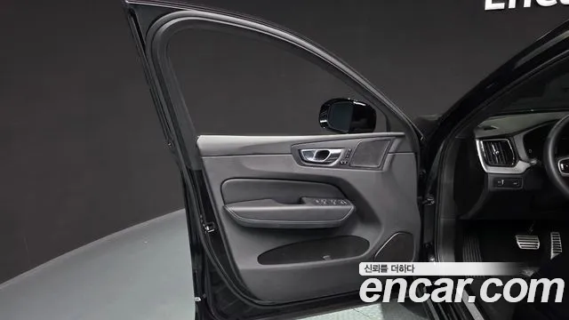 Volvo XC60 2022 — фото 14