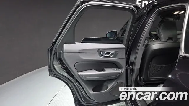 Volvo XC60 2022 — фото 15