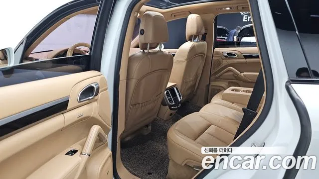 Porsche Cayenne 2017 — фото 12