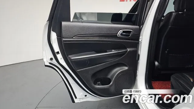 Jeep Cherokee 2020 — фото 14