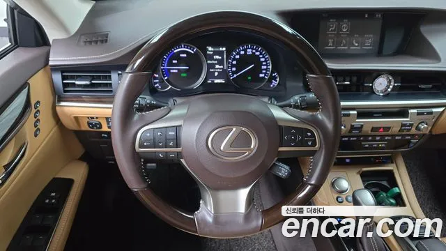 Lexus ES 2017 — фото 13