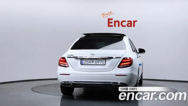 Mercedes-Benz E-Class 2017 — фото 4