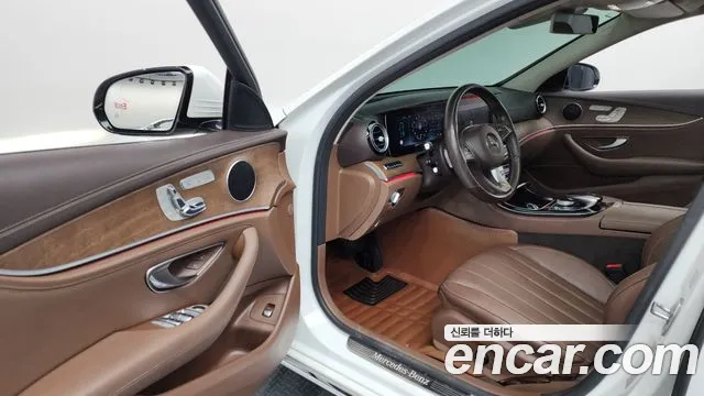 Mercedes-Benz E-Class 2017 — фото 10