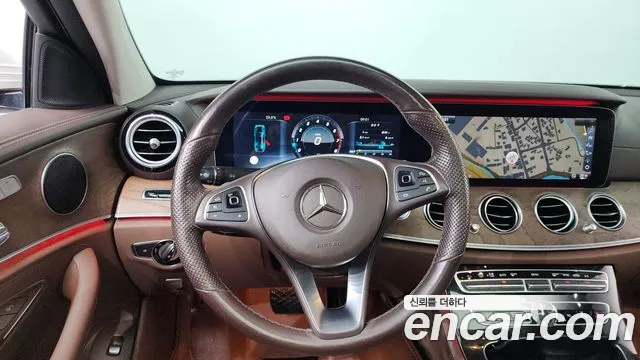 Mercedes-Benz E-Class 2017 — фото 13