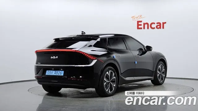 Kia EV6 2023 — фото 1