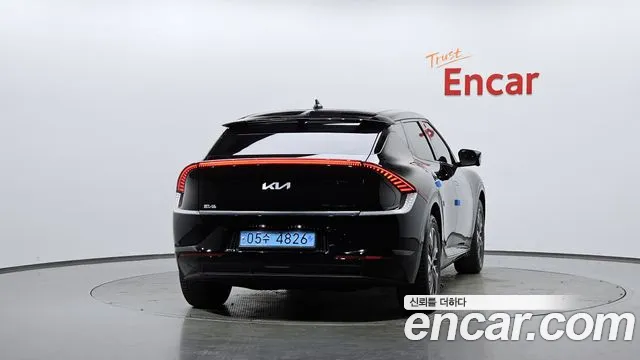 Kia EV6 2023 — фото 3