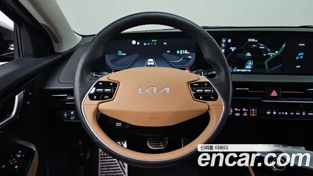 Kia EV6 2023 — фото 18