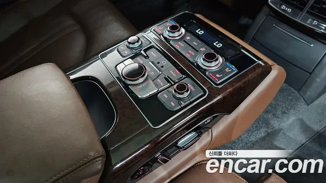 Audi A8 2015 — фото 19