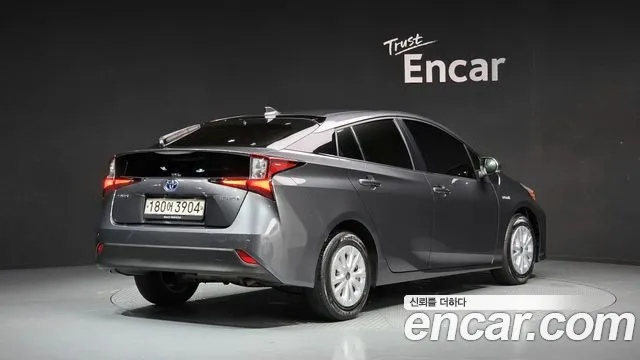 Toyota Prius 2022 — фото 2