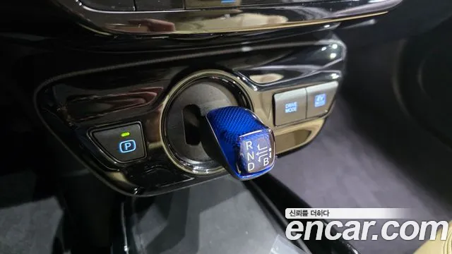 Toyota Prius 2022 — фото 12