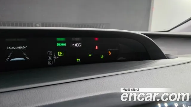 Toyota Prius 2022 — фото 18