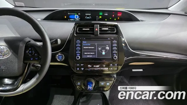 Toyota Prius 2022 — фото 24
