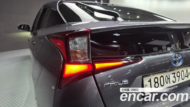 Toyota Prius 2022 — фото 9