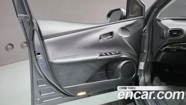 Toyota Prius 2022 — фото 14