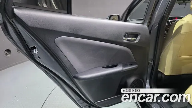 Toyota Prius 2022 — фото 15