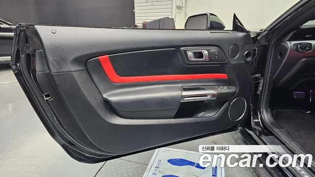 Ford Mustang 2019 — фото 14