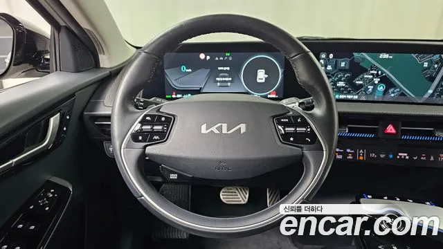Kia EV6 2022 — фото 19