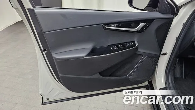 Kia EV6 2022 — фото 14