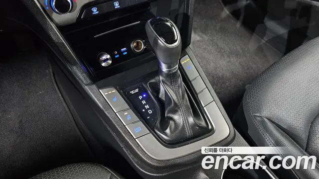 Hyundai AVANTE 2017 — фото 12