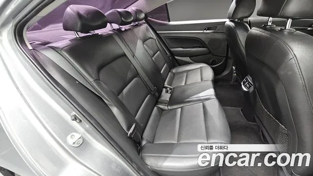 Hyundai AVANTE 2017 — фото 17