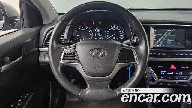 Hyundai AVANTE 2017 — фото 19