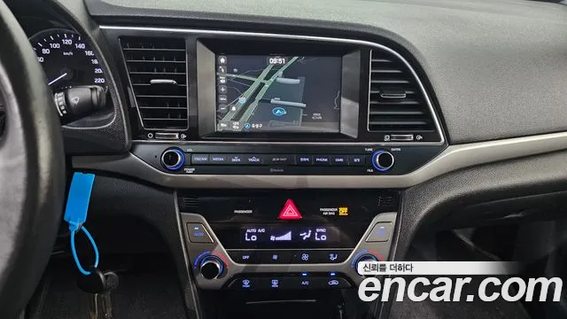 Hyundai AVANTE 2017 — фото 20