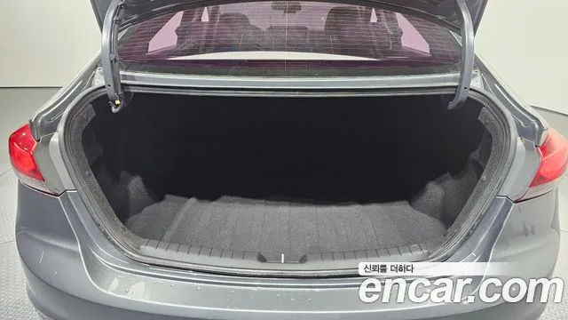 Hyundai AVANTE 2017 — фото 26