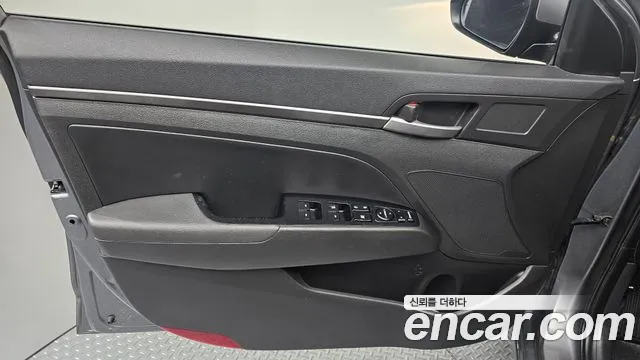 Hyundai AVANTE 2017 — фото 14