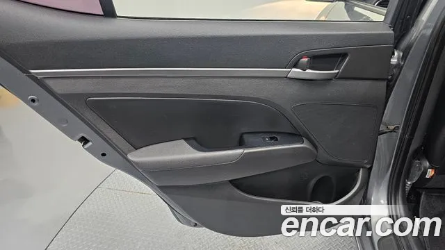 Hyundai AVANTE 2017 — фото 15