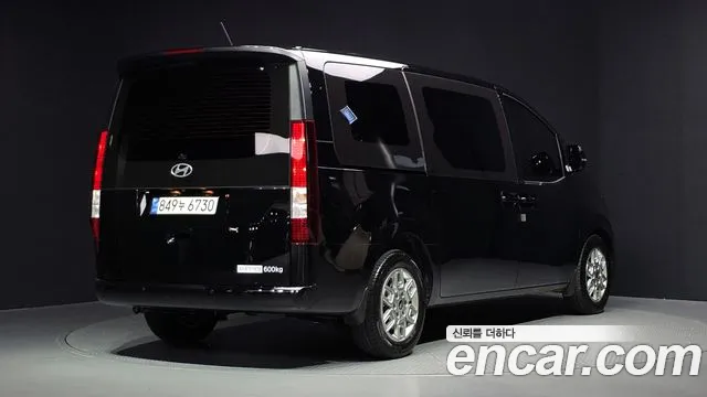 Hyundai Staria 2025 — фото 2