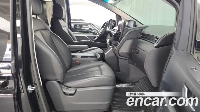 Hyundai Staria 2025 — фото 17