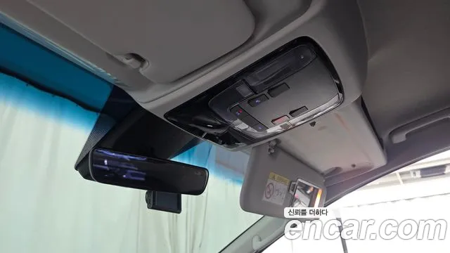 Hyundai Staria 2025 — фото 25