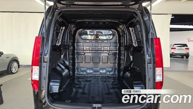 Hyundai Staria 2025 — фото 26