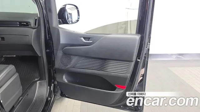 Hyundai Staria 2025 — фото 15