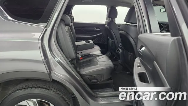 Hyundai Santafe 2023 — фото 17