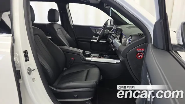 Mercedes-Benz GLB-Class 2023 — фото 17