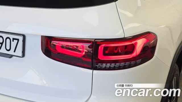 Mercedes-Benz GLB-Class 2023 — фото 9
