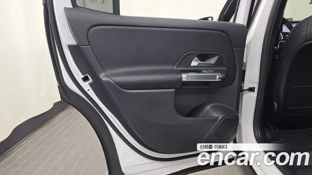 Mercedes-Benz GLB-Class 2023 — фото 15