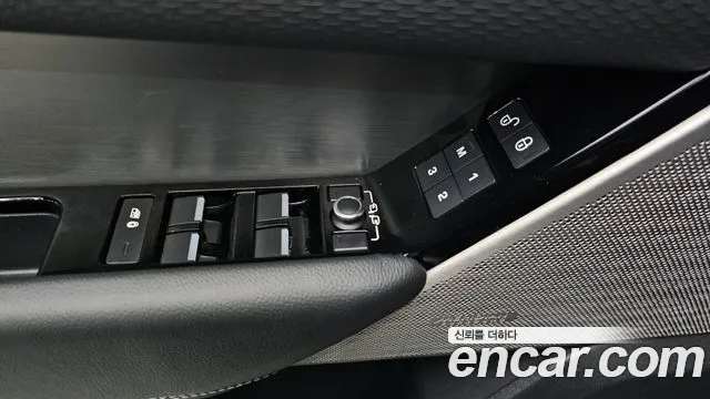 Land Rover Range Rover Velar 2018 — фото 17