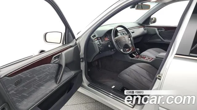 Mercedes-Benz E-Class 2001 — фото 10
