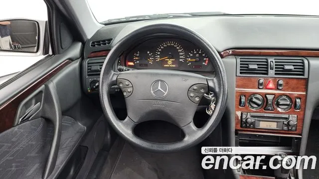 Mercedes-Benz E-Class 2001 — фото 13