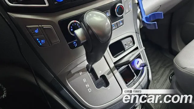 Hyundai Starex 2019 — фото 9