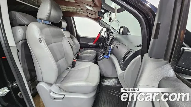 Hyundai Starex 2019 — фото 10