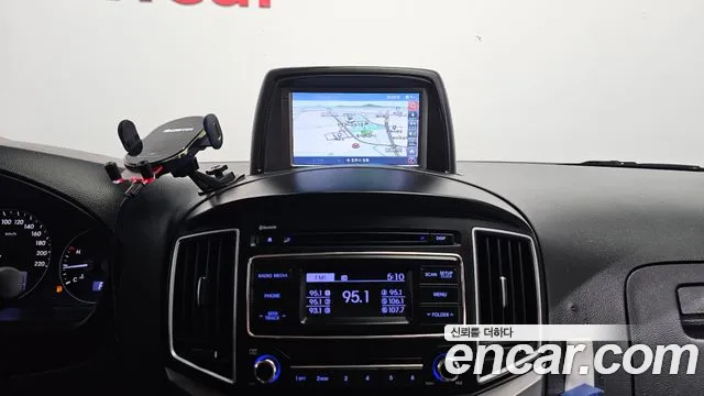 Hyundai Starex 2019 — фото 14