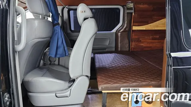 Hyundai Starex 2019 — фото 16