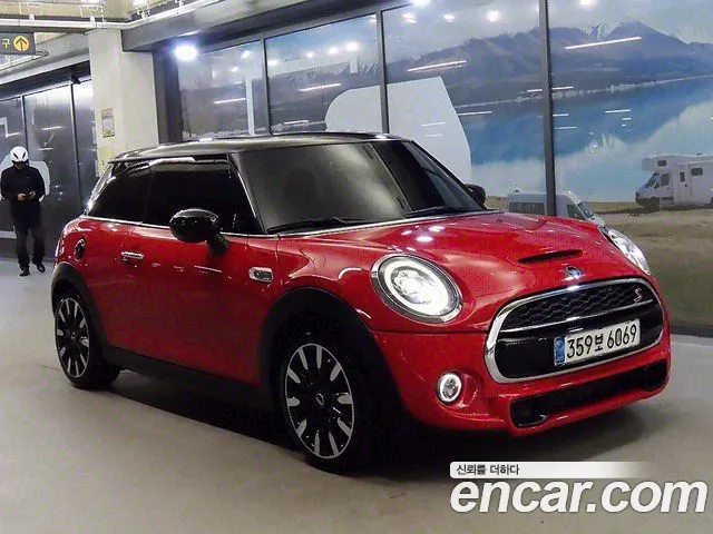Mini Cooper 2020 — фото 1