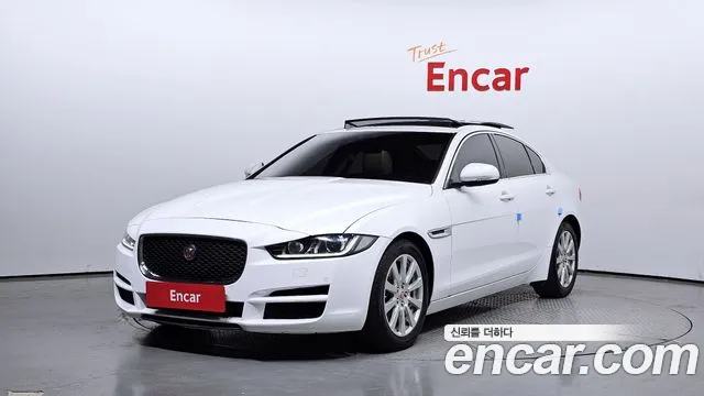 Jaguar XE 2019 — фото 1